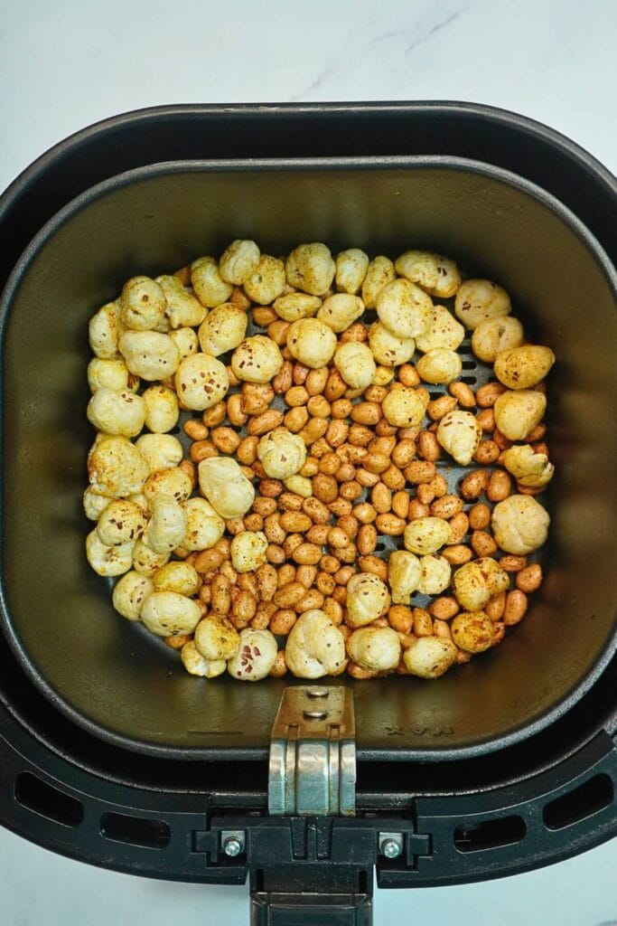 air fryer spicy makhana add in basket