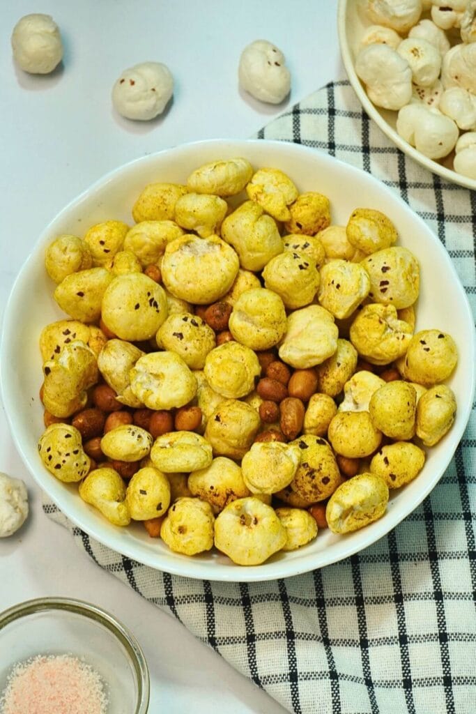 air fryer spicy makhana serving