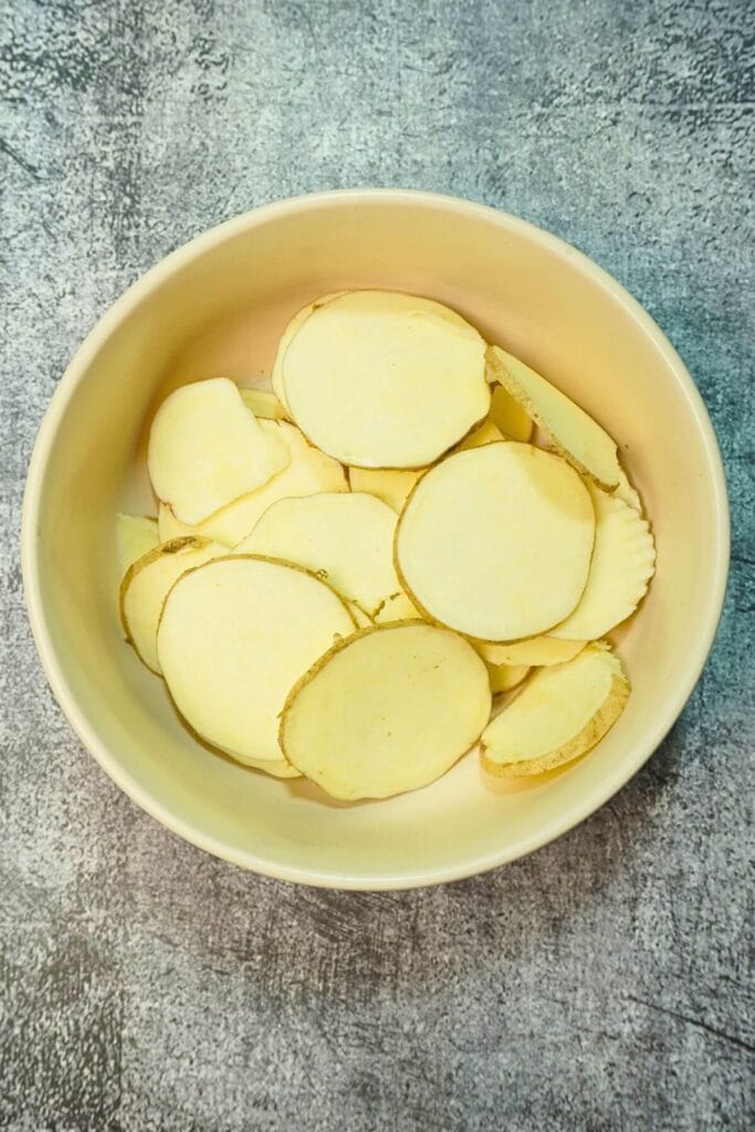 sweet potatoes chips in airfryer cut in chips