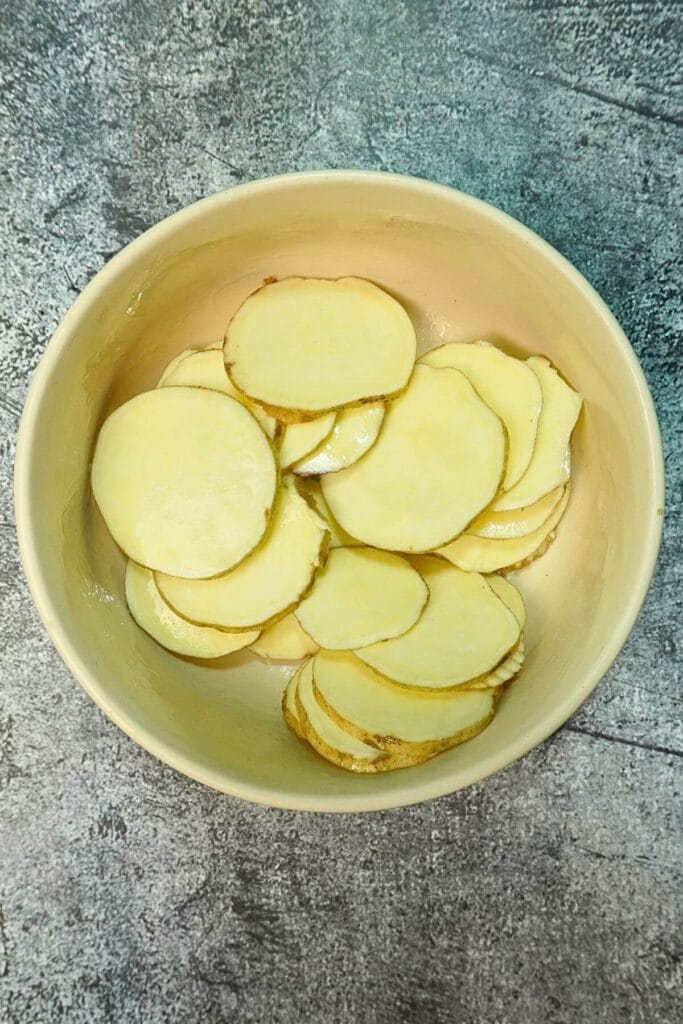 sweet potatoes chips in airfryer mix oil