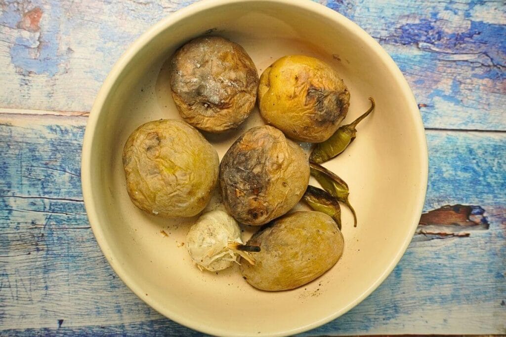 mashed potatoes in charcoal peel the all skin