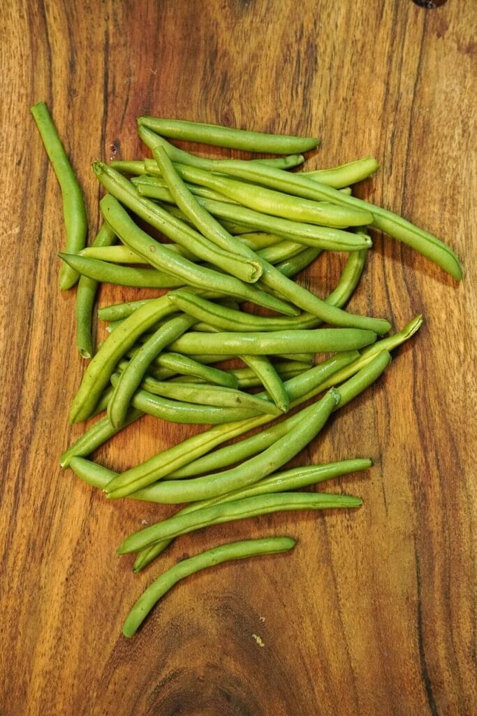 roasted green beans in air trim edge