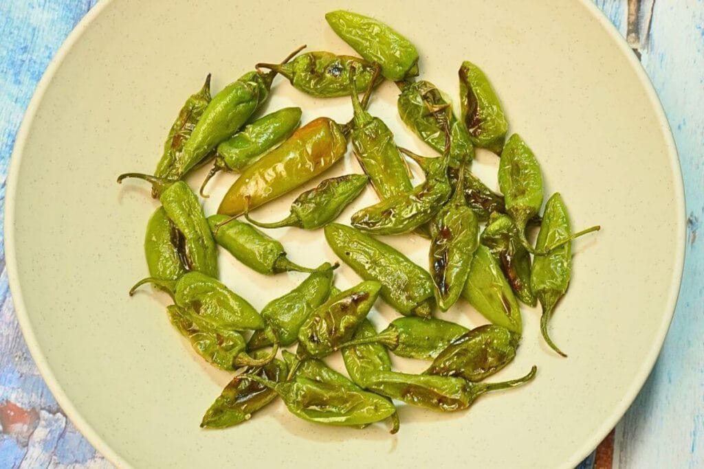 roasted green chilli in grill cooked