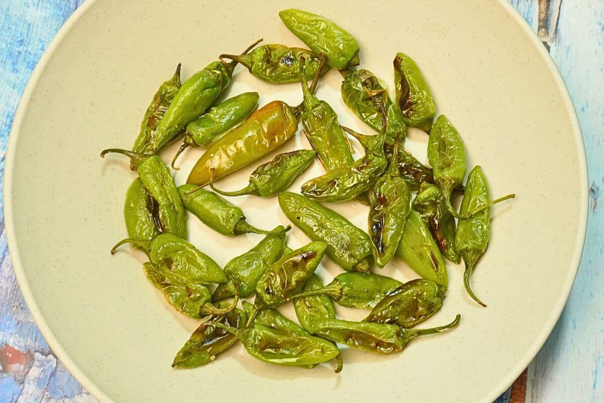 roasted green chilli in grill cooked