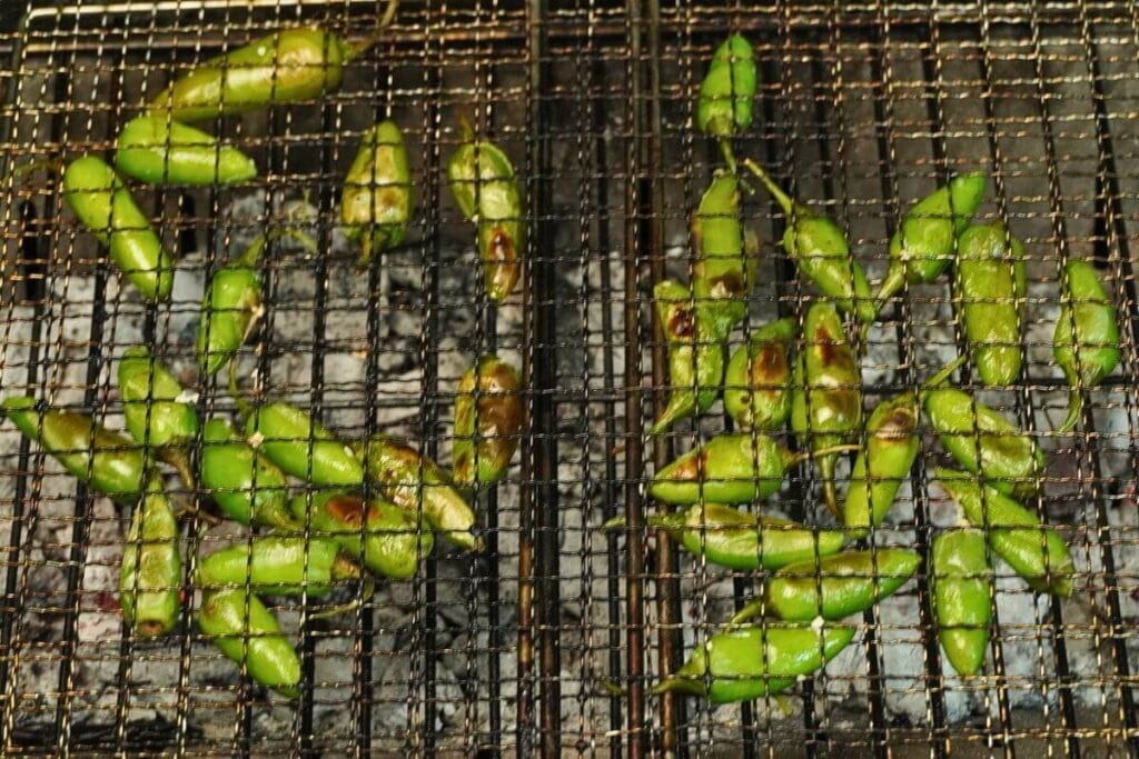 roasted green chilli in grill feature image