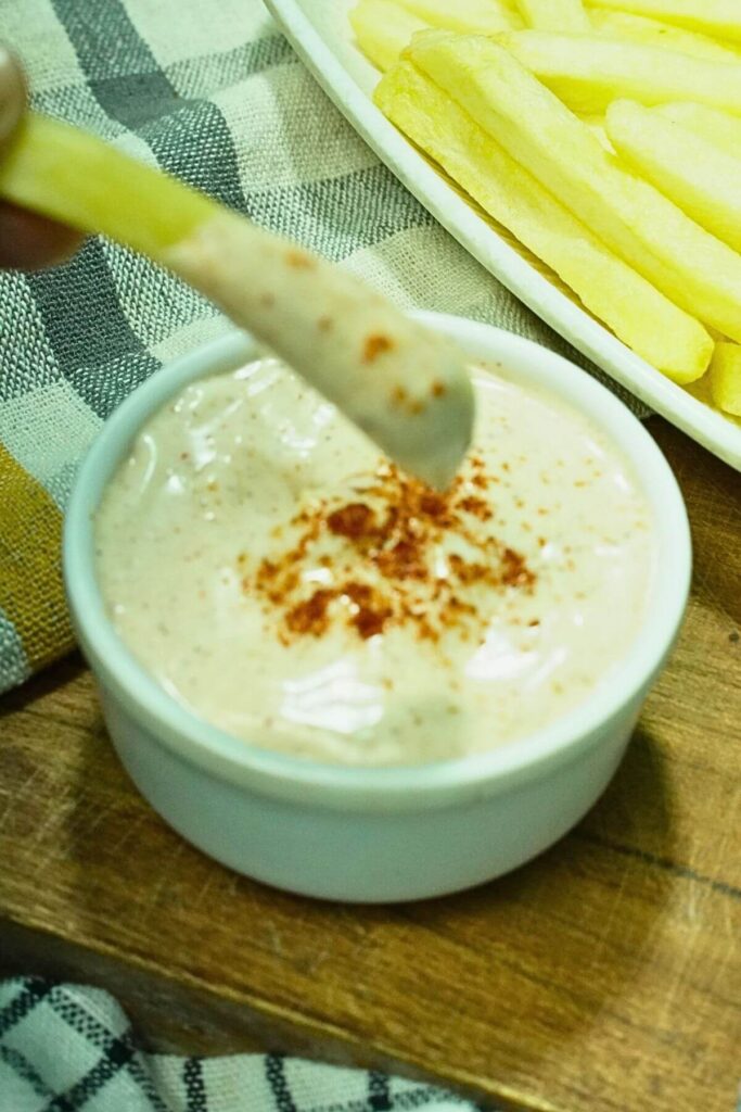 bbq mayo deep sauces serving