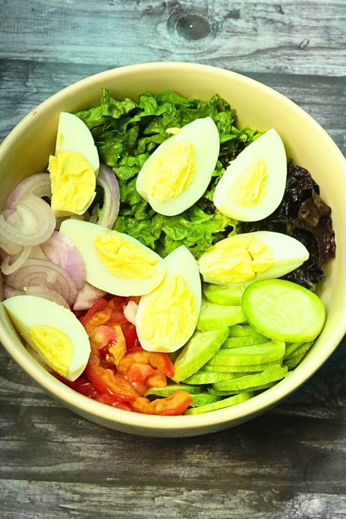 lettuce salad cuttinng all vegetables